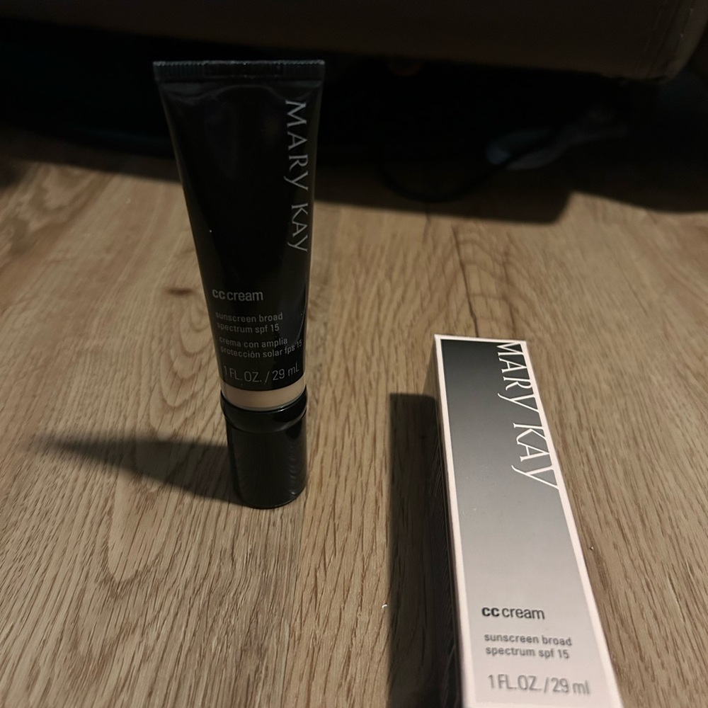 Mary Kay Black Foundation Smooth Coverage